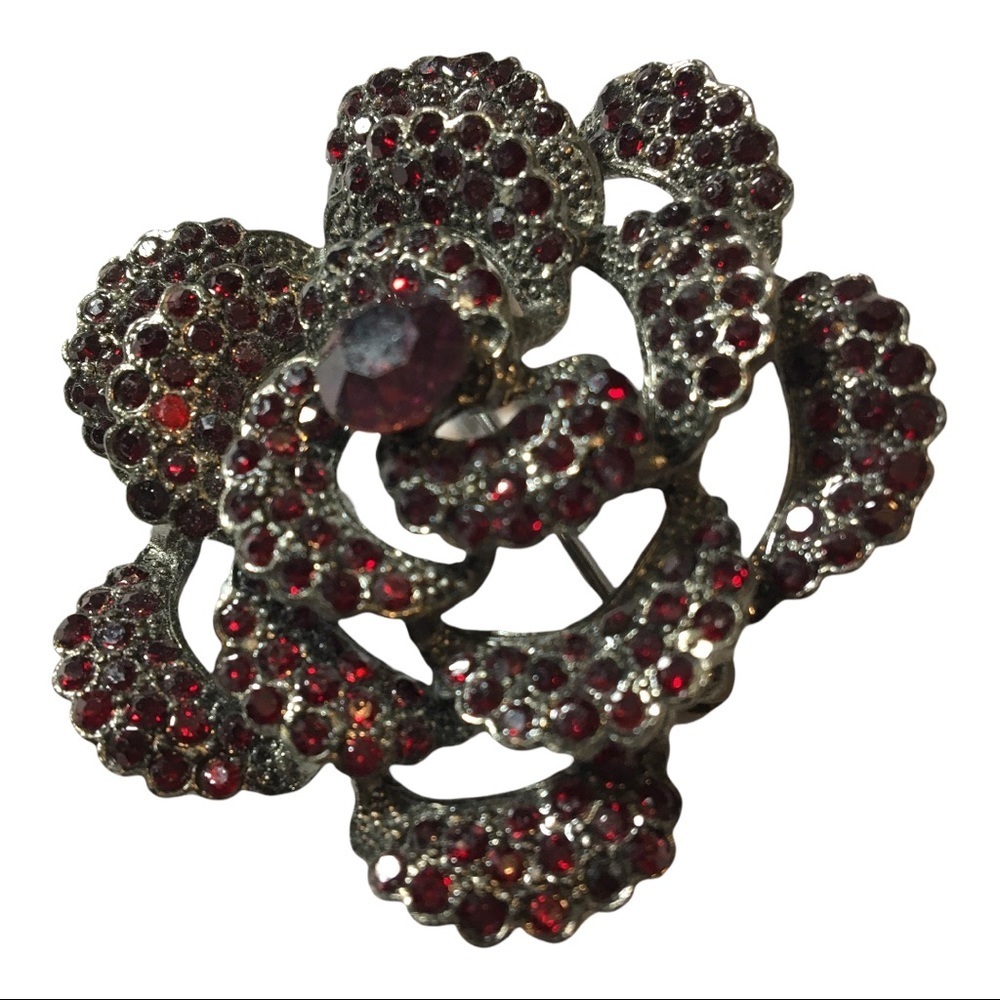 VINTAGE Ruby/ Garnet color Flower brooch pin